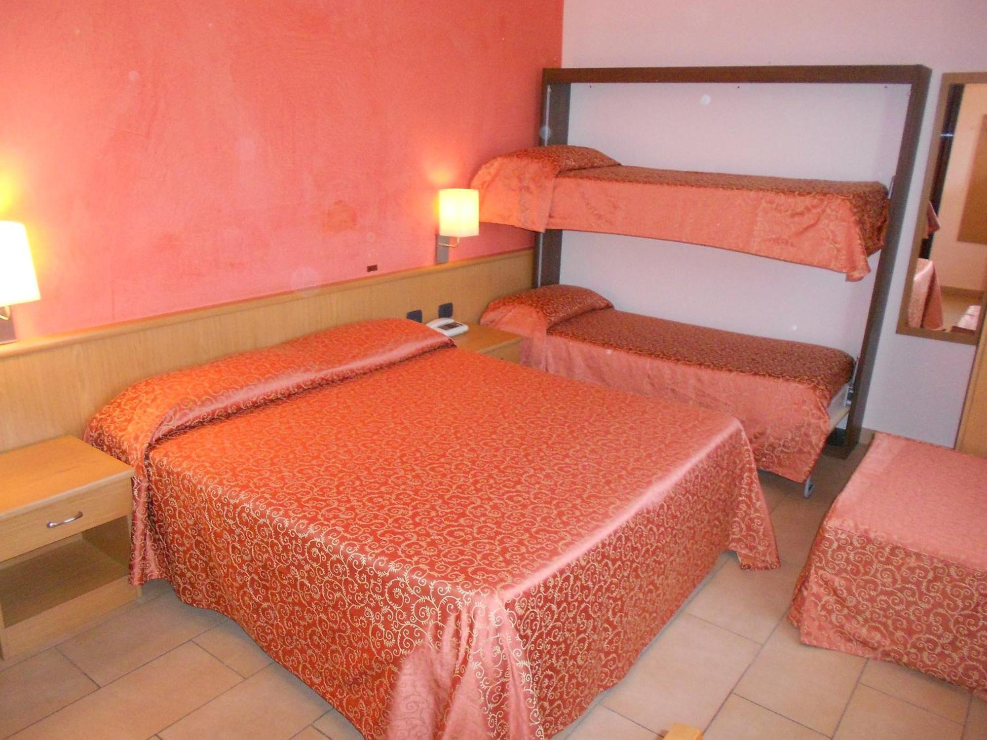 Hotel Tenda Rossa Marina Di Carrara Bagian luar foto