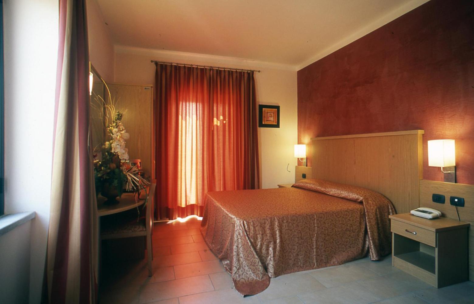Hotel Tenda Rossa Marina Di Carrara Bagian luar foto