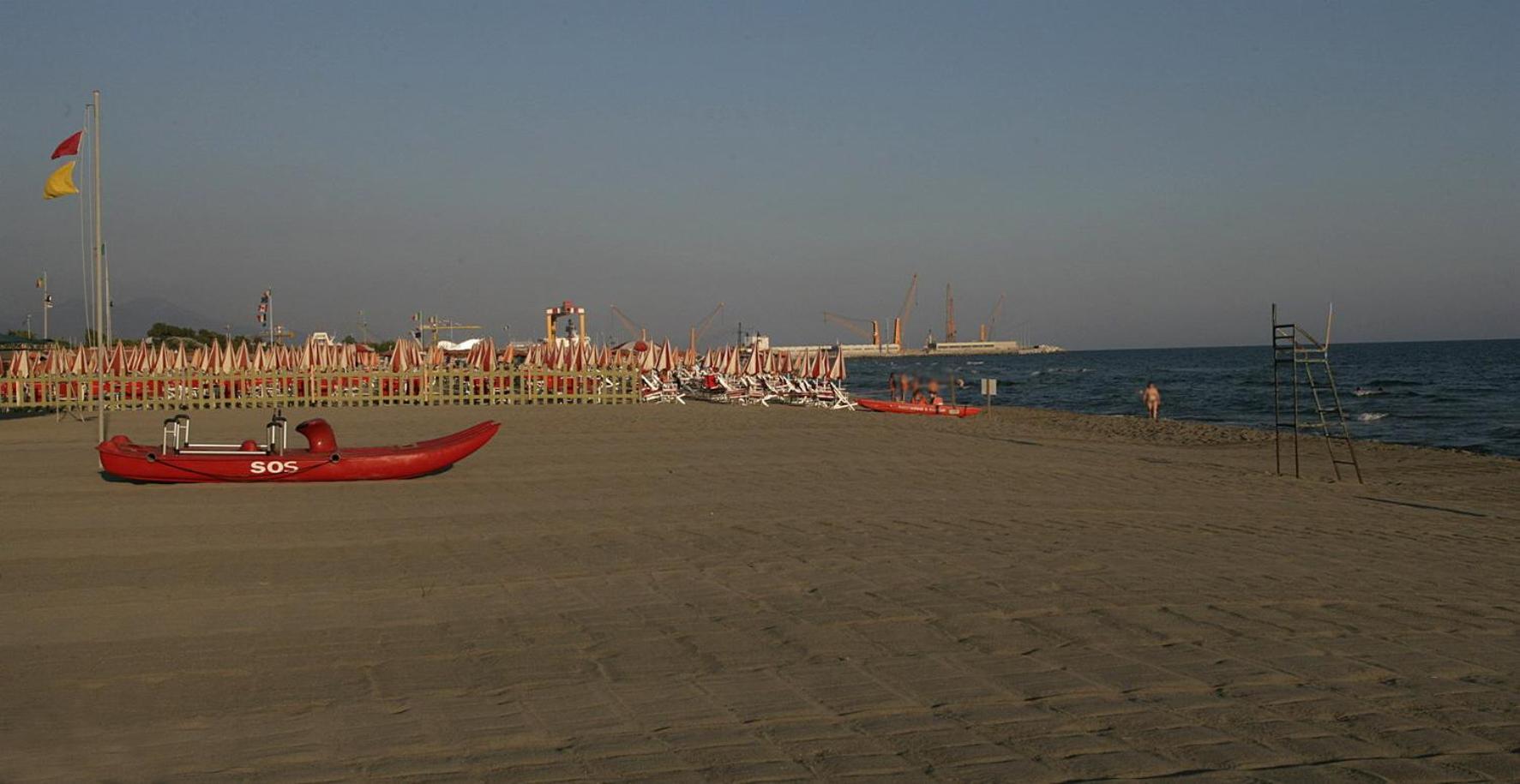 Hotel Tenda Rossa Marina Di Carrara Bagian luar foto