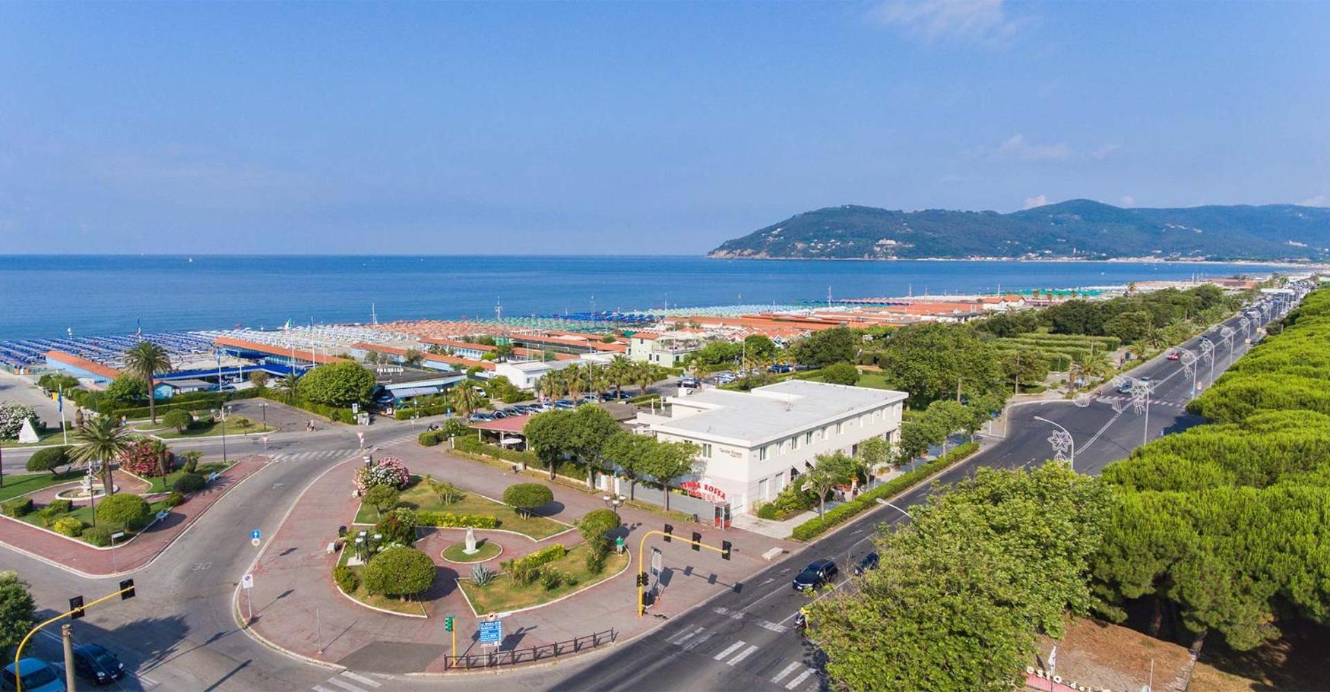 Hotel Tenda Rossa Marina Di Carrara Bagian luar foto