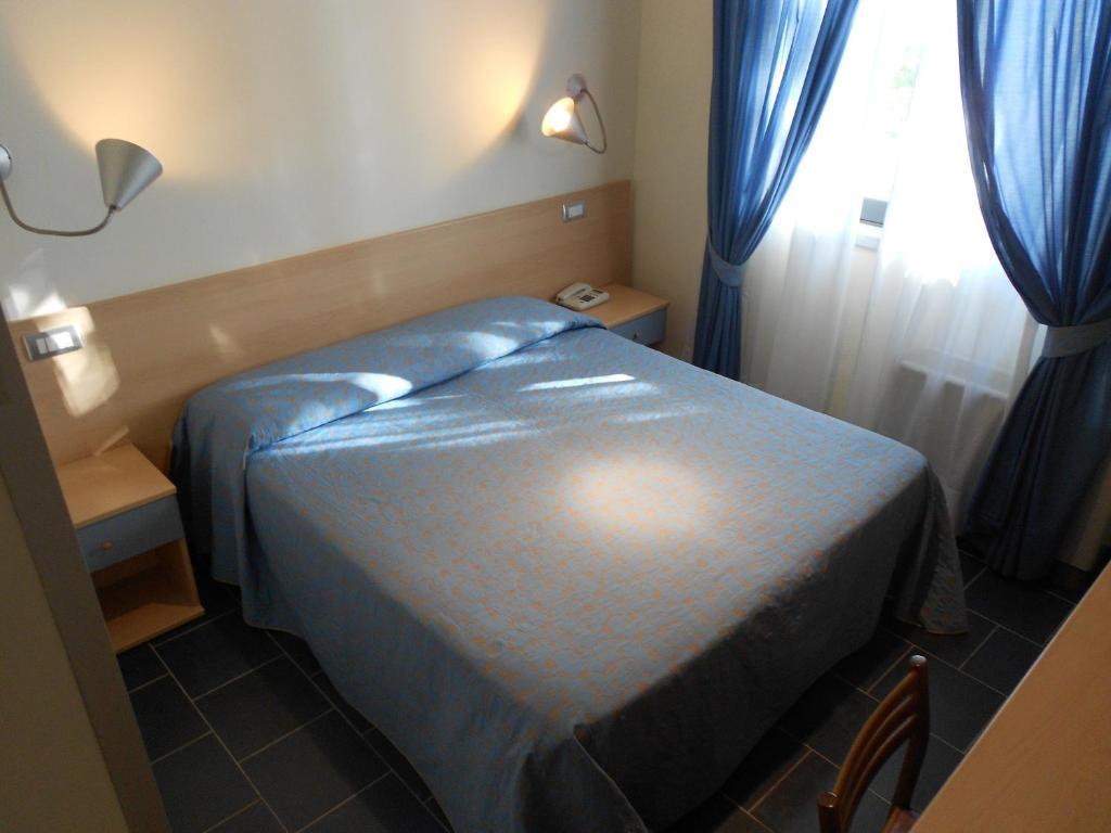 Hotel Tenda Rossa Marina Di Carrara Ruang foto
