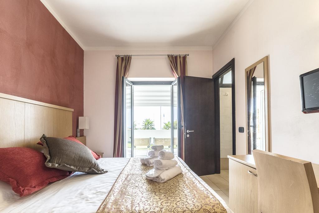 Hotel Tenda Rossa Marina Di Carrara Bagian luar foto