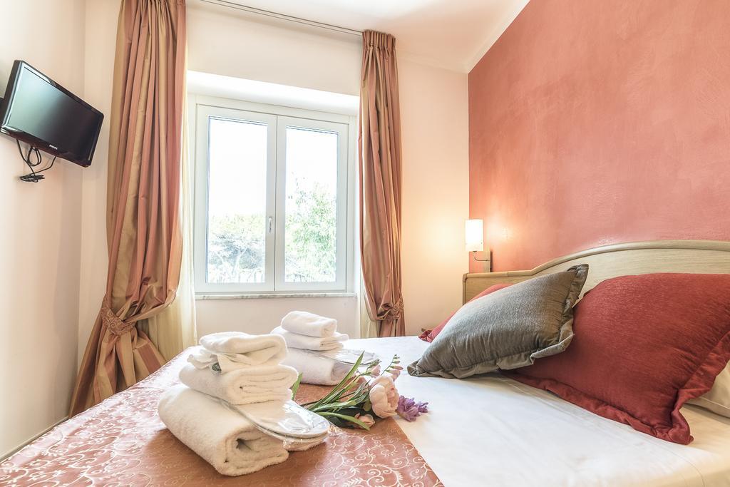 Hotel Tenda Rossa Marina Di Carrara Bagian luar foto
