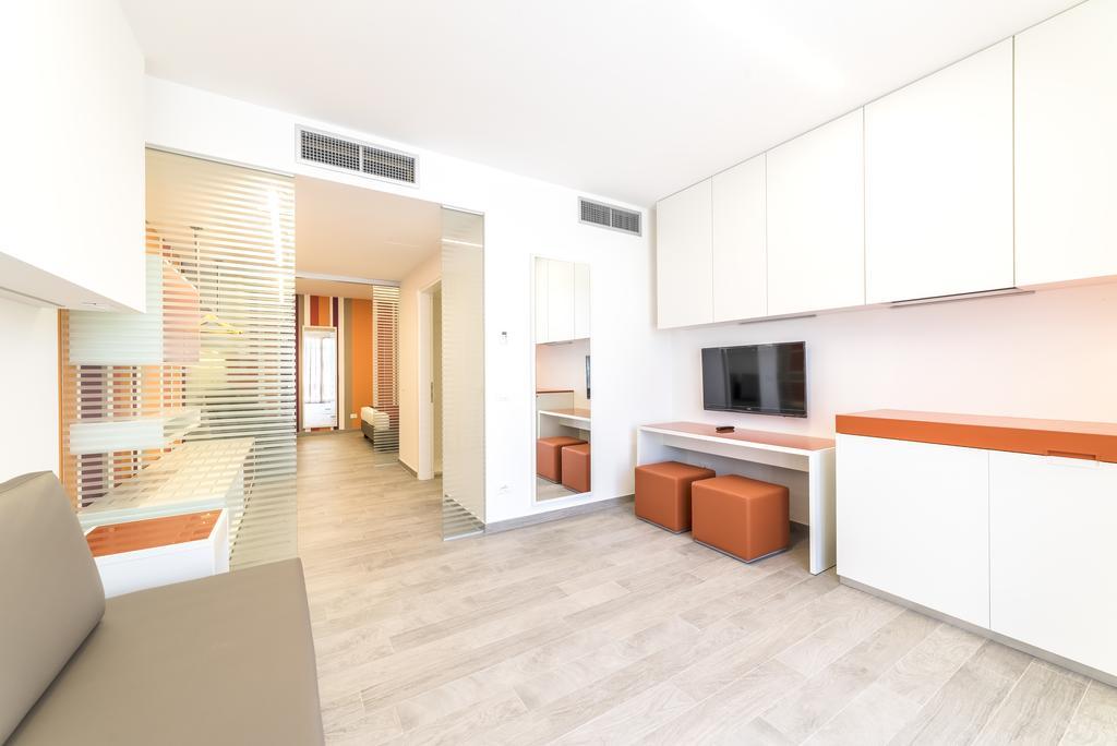 Hotel Tenda Rossa Marina Di Carrara Bagian luar foto
