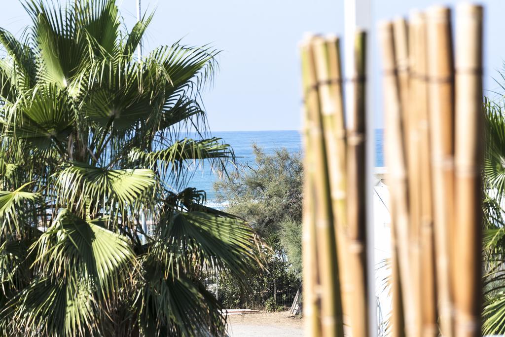 Hotel Tenda Rossa Marina Di Carrara Bagian luar foto