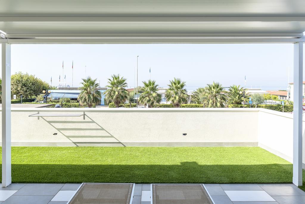 Hotel Tenda Rossa Marina Di Carrara Bagian luar foto