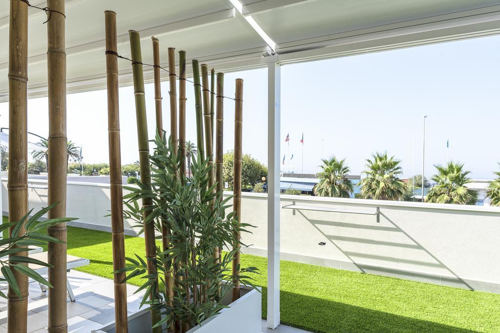 Hotel Tenda Rossa Marina Di Carrara Bagian luar foto