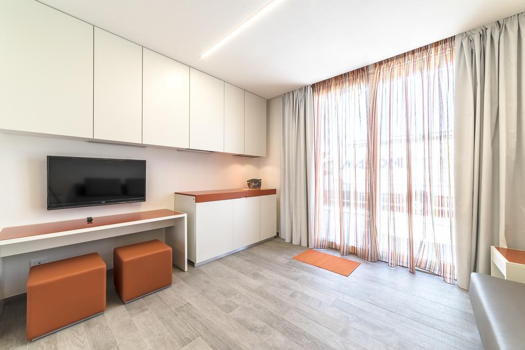 Hotel Tenda Rossa Marina Di Carrara Bagian luar foto