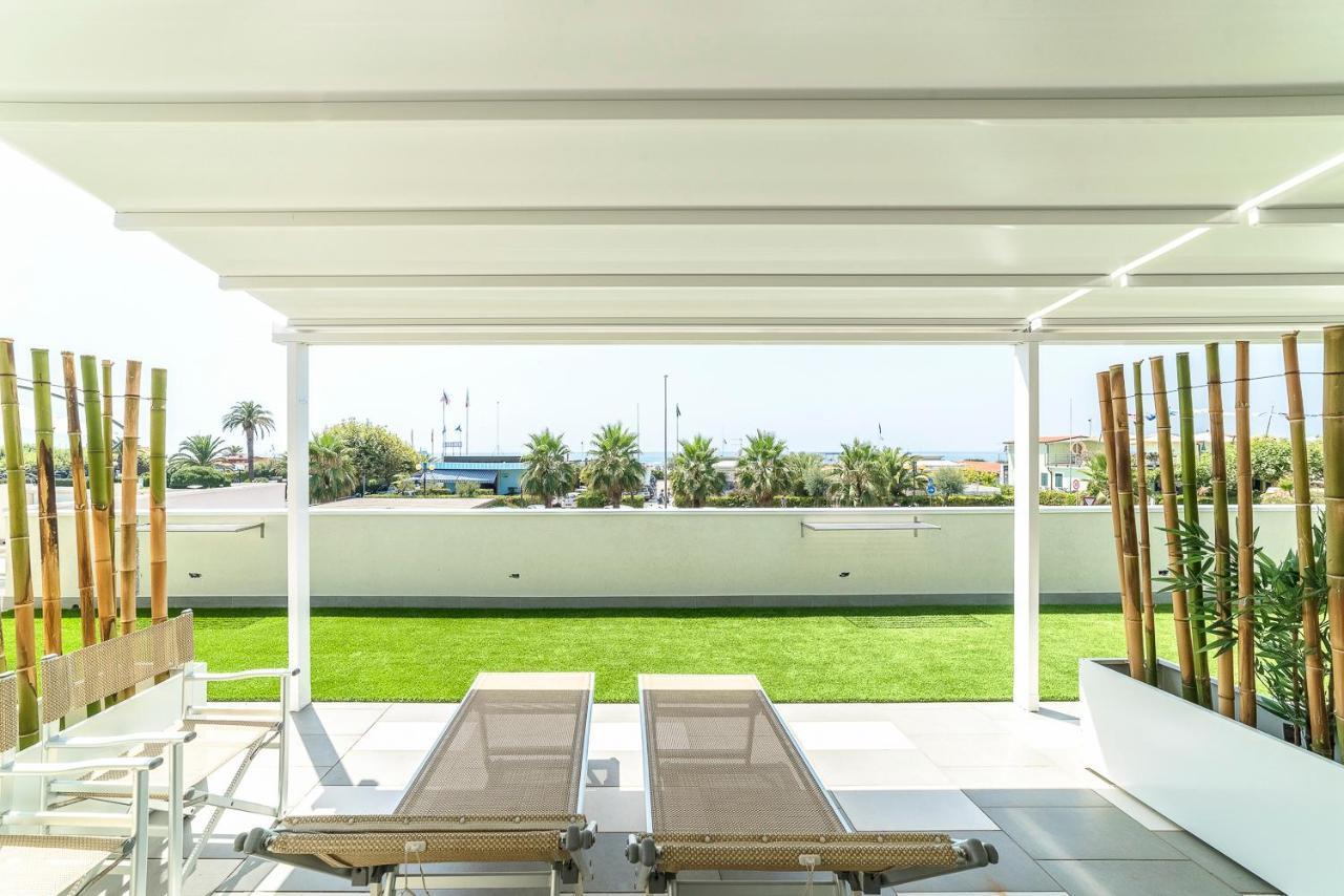 Hotel Tenda Rossa Marina Di Carrara Bagian luar foto